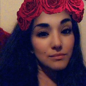 Meet your Posher, Claudia